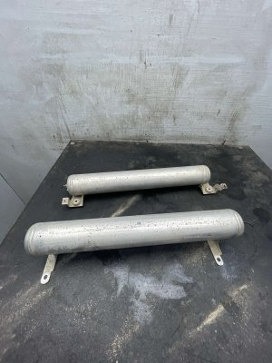 2017-2024 Maserati Levante Air Suspension Reservoir Tank Set - Front (Used OEM)