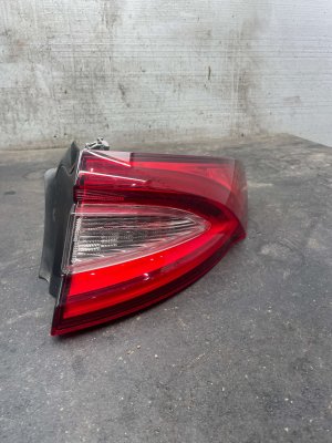 2017-2020 Maserati Levante Red Quarter Panel Mounted Taillight Assembly - Rear, Right (Passenger) (Used OEM)