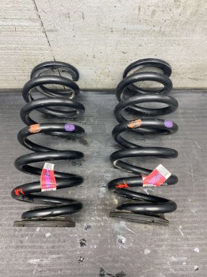 2020-2025 Lincoln Aviator Suspension Coil Spring Set - Rear (Used OEM)