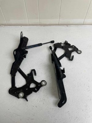 2023-2025 BMW 740i Hood Hinge Set - Right (Passenger) (Used OEM)