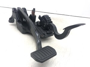  Tesla Model y Accelerator and Brake Pedal Set (Used OEM)