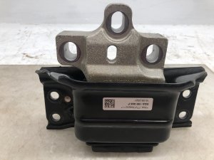 2018-2024 Volkswagen Atlas Transmission Mount with Bracket (Used OEM)