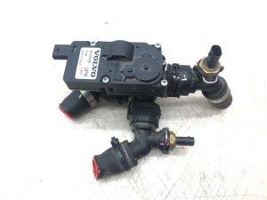 2021-2024 Volvo XC40 Upper Coolant Valve Sensor Assembly (Used OEM)