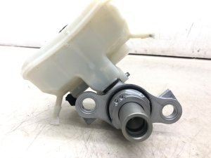 2015-2018 Porsche Macan Brake Master Cylinder with Reservoir and Cap (Used OEM)