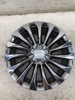 2016-2017 Kia K900 19x8 Alloy Wheel - Front (Used OEM)