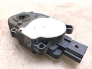 2018-2022 Lincoln Navigator Radiator Grille Shutter Actuator Motor (Used OEM)