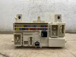 2004-2010 Volvo S40 Interior Cabin Fuse and Relay Box (Used OEM)