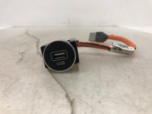 2019-2023 Genesis G70 USB Charging Port Hub - Rear (Used OEM)