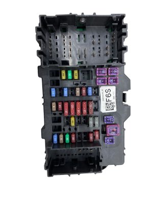 2019-2022 GMC Canyon Interior Instrument Panel Fuse Box Junction Block (Used OEM)