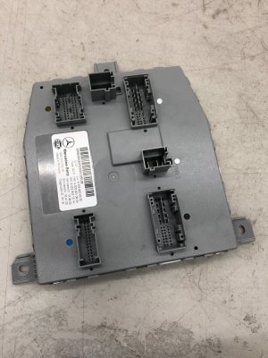 2015-2021 Mercedes-Benz C280 Signal Activation Body Control Module (Used OEM)
