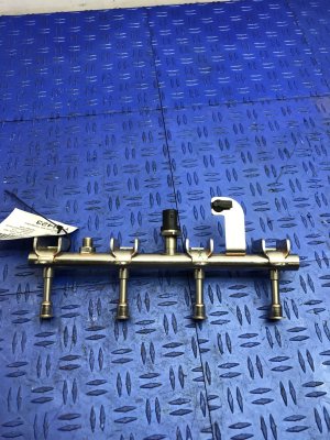 2017-2020 Jaguar F-Pace Fuel Injection Rail (Used OEM)