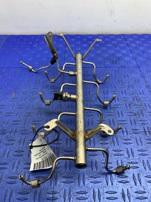 2008-2018 Porsche Cayenne Fuel Injector Rail (Used OEM)