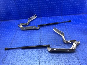 2017-2020 Maserati Levante Hood Hinge Set - Front, Right (Passenger) (Used OEM)