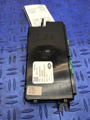 2005-2016 Volvo S80 Heated Seat Control Module - Front (Used OEM)