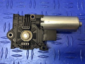 2019-2023 Porsche Cayenne or Rear Sunroof Window Motor - Front (Used OEM)