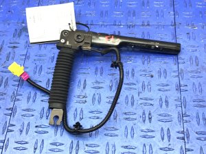 2011-2016 Hyundai Equus Seat Belt Assembly with Pretensioner - Front (Used OEM)