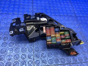 2010-2016 Porsche Panamera Fuse Box Relay - Front (Used OEM)