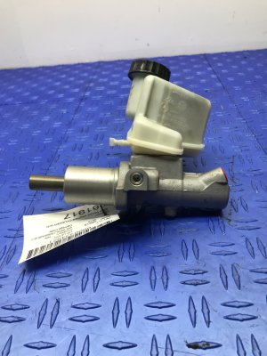2008-2015 Mercedes-Benz C280 Brake Master Cylinder with Reservoir (Used OEM)