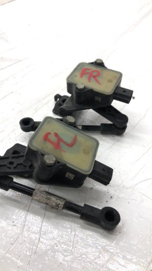 2018-2024 Lincoln Navigator Suspension Ride Height Level Sensor Set with Brackets - Front (Used OEM)