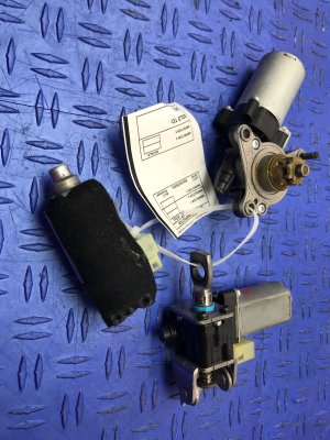 2018-2021 Kia Stinger Power Seat Adjuster Motor Set - Front, Right (Passenger) (Used OEM)