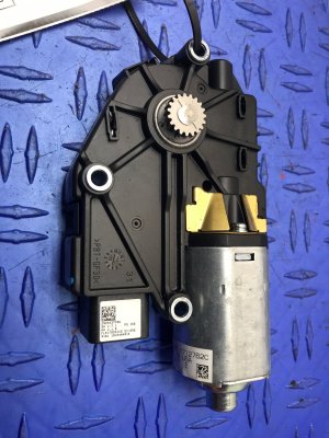 2016-2018 Lincoln MKX Sunroof Sunshade Motor (Used OEM)