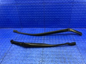 2017-2023 Maserati Levante Windshield Wiper Arm - Front (Used OEM)