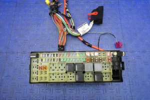 2014-2017 Land Rover Range Rover Sport Trunk Cabin Fuse Box Relay Junction Block (Used OEM)