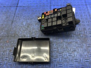 2014-2017 Maserati Quattroporte Engine Bay Fuse Box (Used OEM)
