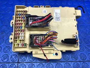 2022-2023 Hyundai Santa Cruz Cabin Fuse Junction Box Assembly (Used OEM)