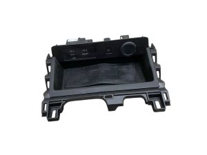 2022-2024 Mitsubishi Outlander Center Console Wireless Phone Charger and Dual USB Port Hub - Front (Used OEM)