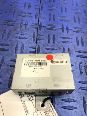 2014-2016 Hyundai Equus Monitor Video Splitter Module - Rear (Used OEM)