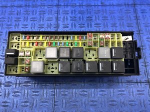 2014-2022 Land Rover Range Rover Sport Interior Cabin Fuse Relay Junction Box (Used OEM)