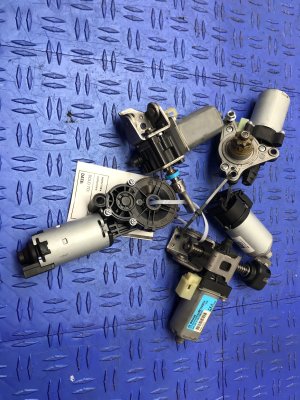 2018-2023 Kia Stinger Seat Motor Set (5 Piece) - Front, Left (Driver) (Used OEM)