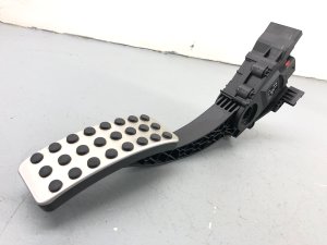 2015-2020 Mercedes-Benz GLA250 Floor Mounted Accelerator Pedal Assembly (Used OEM)