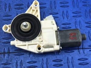 2012-2015 Mercedes-Benz ML350 Door Window Motor - Front, Right (Passenger) (Used OEM)