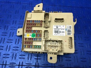 2014-2016 Hyundai Genesis Cabin Fuse Junction Box (Used OEM)