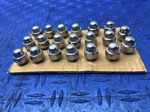 2020-2024 Kia Telluride 20-Piece Wheel Lug Nut Set (Used OEM)