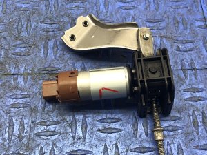2016-2024 Volvo XC90 Power Seat Track Adjusting Motor - Front (Used OEM)