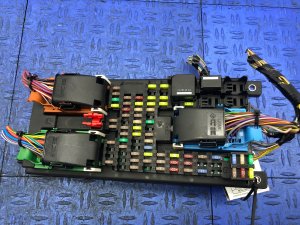 2016-2019 Jaguar XJ Cabin Fuse Relay Junction Control Module (Used OEM)
