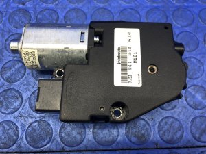 2017-2022 Maserati Levante Sunroof Sunshade Motor (Used OEM)