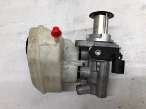2011-2018 Porsche Cayenne Brake Master Cylinder with Reservoir (Used OEM)