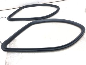 2013-2016 Mercedes-Benz GL550 Quarter Window Weather Strip Seal Pair - Rear (Used OEM)