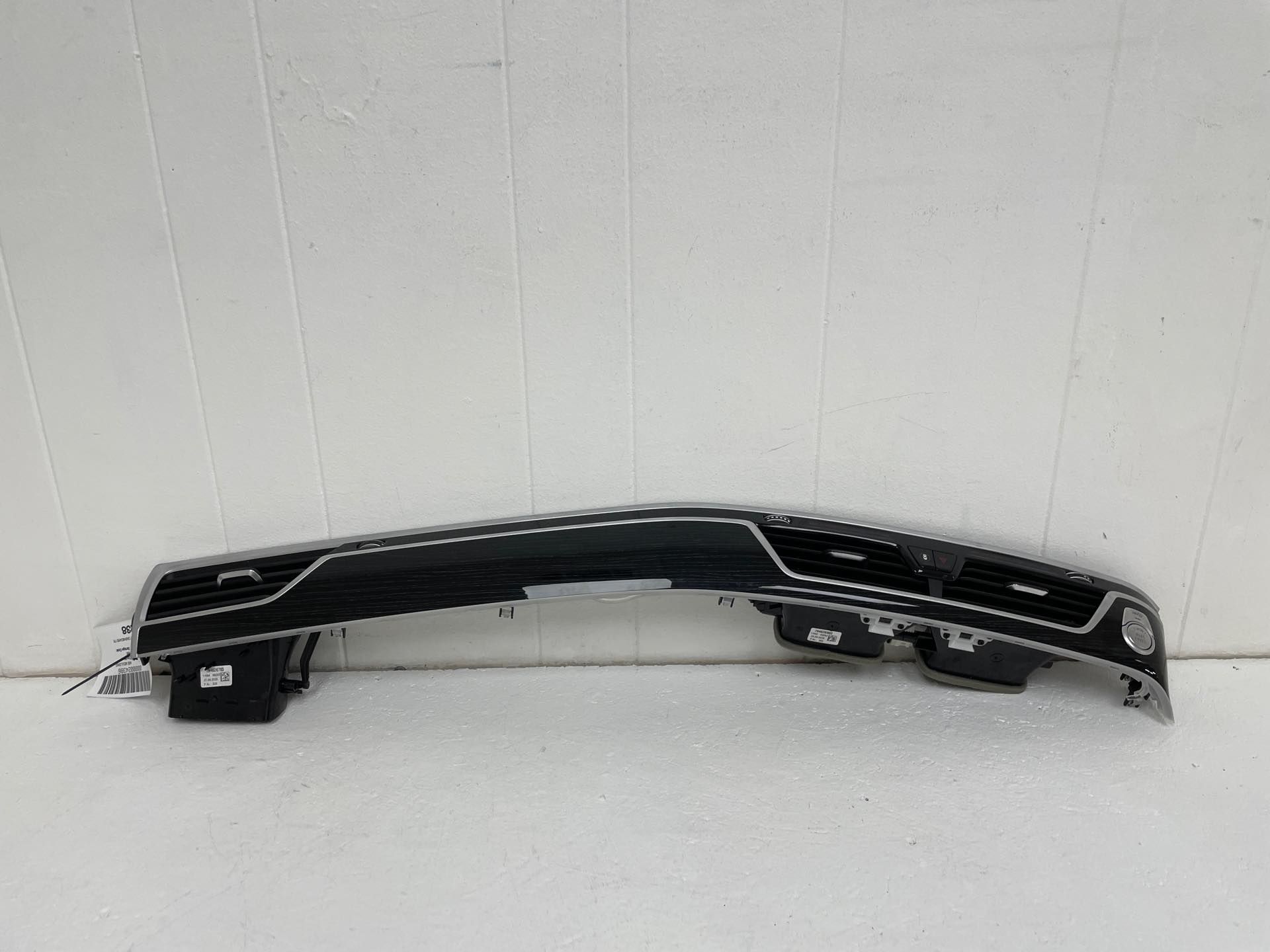 2020-2022 BMW 740i Dashboard Trim Bezel Moulding with Illumination and Vents - Front (Used OEM)