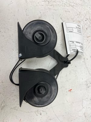 2018-2024 Lincoln Navigator High and Low Tone Dual Horn Assembly (Used OEM)