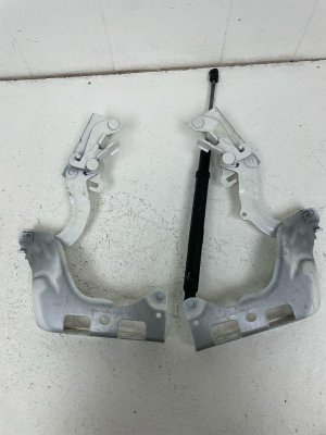 2017-2023 Mercedes-Benz E500 Hood Hinge Set - Front, Right (Passenger) (Used OEM)