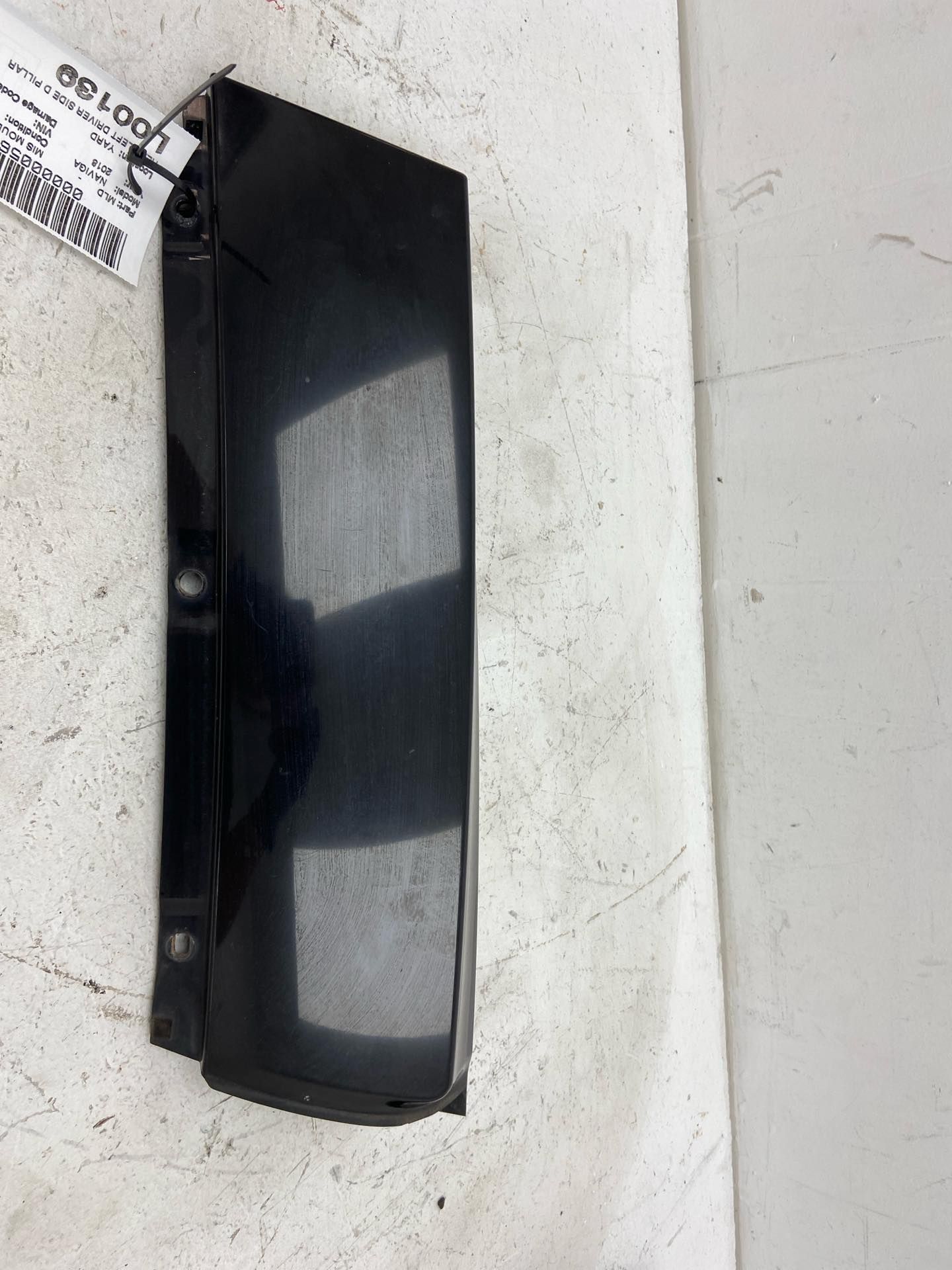 2018-2024 Lincoln Navigator Black D-Pillar Trim Molding - Rear (Used OEM)