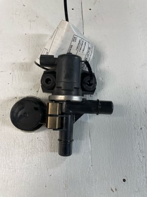 2021-2022 Toyota Sienna Coolant Heater Control Valve (Used OEM)