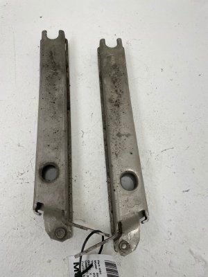 2019-2020 BMW X2 Lower Air Inlet Support Bracket Set - Front (Used OEM)