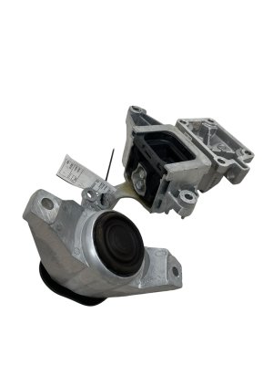 2025 Hyundai Santa Cruz Engine and Transmission Support Mounting Bracket Set (Used OEM)