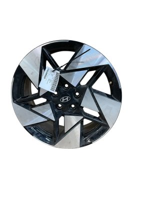 2024-2025 Hyundai Kona 19x7.5 5-Slotted Spoke Machined Black Alloy Wheel (Used OEM)